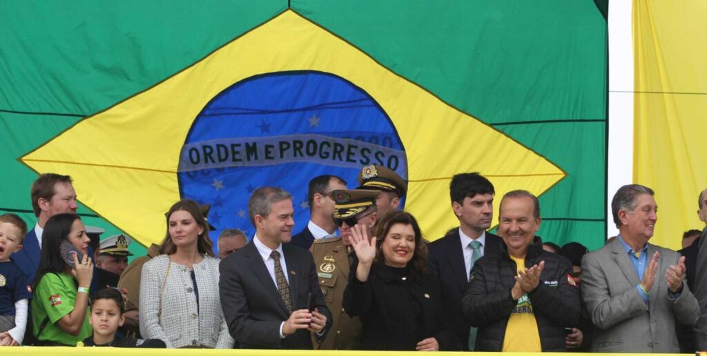 Desfile da Independência contou com as participações do governador Jorginho Mello e da vice-governadora Marilisa Boehm