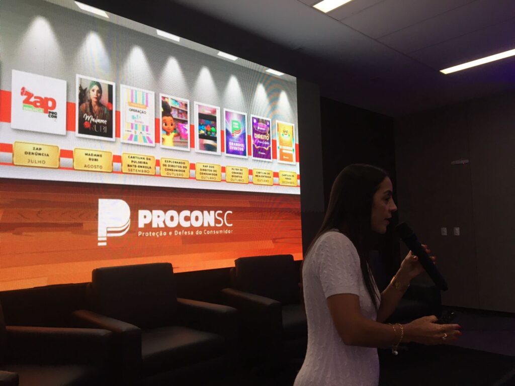 Michele Alves apresenta produtos do Procon no Inovar SC