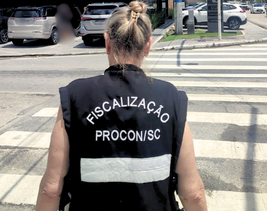 Fiscalização do Procon SC em restaurante de Jurerê, em Florianópolis